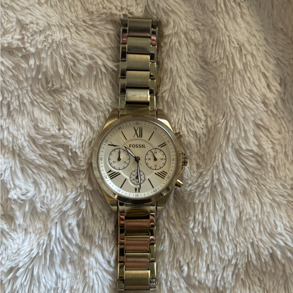 Women’s Fossil watch. Gold. Excellent condition.